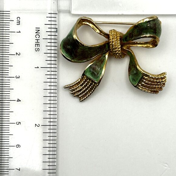 Hattie Carnegie Bow Green Enamel Ribbon Brooch Gold Tone Signed 1950s Vintage - Picture 5 of 12